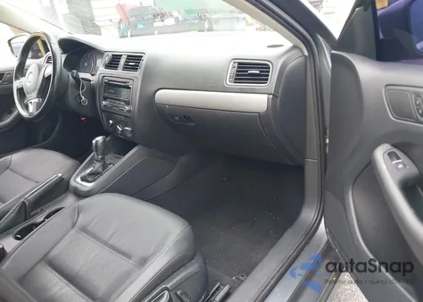 2013 Volkswagen Jetta 2.5L Se z USA, uszkodzony, nr VIN 3VWDP7AJ7DM366924